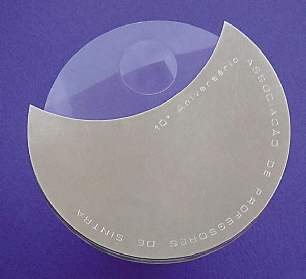 10th Anniversary APS (Sintra teachers association), stainless steel, acrylic, 80 x 80 x 0.6 mm, constructed, 2003 (ed., 40 units)

