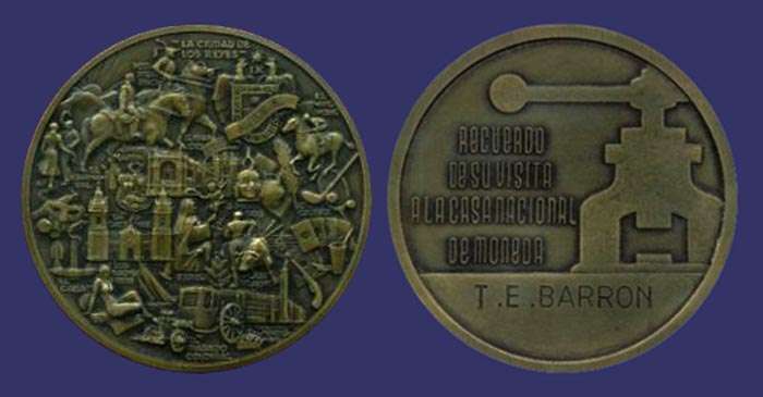 Recuerdo de Su Visita a la Casa Nacional de Moneda
Roughly translates to "Memory of Your Visit to the National Mint"
